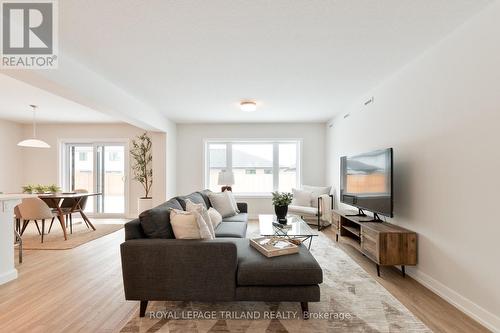 112 Styles Drive, St. Thomas, ON - Indoor Photo Showing Living Room