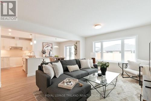 112 Styles Drive, St. Thomas, ON - Indoor Photo Showing Living Room
