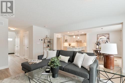 112 Styles Drive, St. Thomas, ON - Indoor Photo Showing Living Room