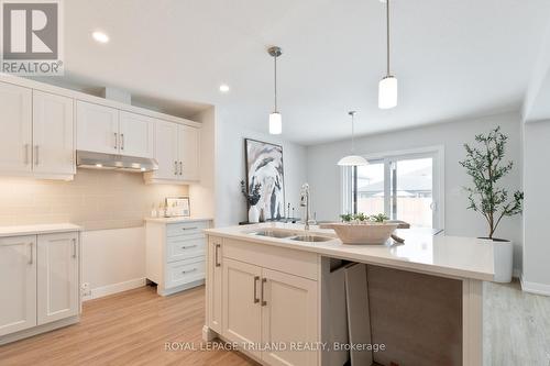 112 Styles Drive, St. Thomas, ON - Indoor Photo Showing Kitchen With Double Sink With Upgraded Kitchen