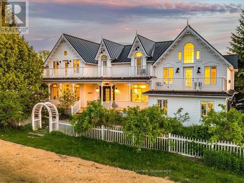 98 HURON STREET  Collingwood, ON L9Y 4Y3