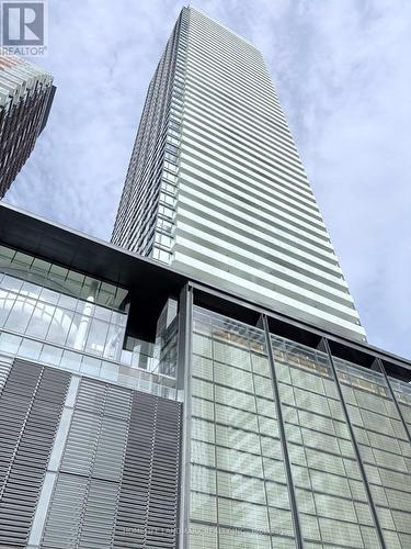 2001 - 501 YONGE STREET  Toronto, ON M4Y 0G8