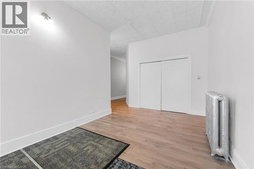 1371 Main Street E, Hamilton, ON - Indoor Photo Showing Other Room
