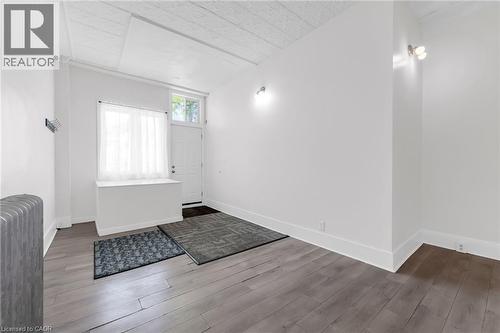 1371 Main Street E, Hamilton, ON - Indoor Photo Showing Other Room