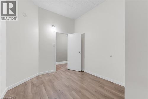 1371 Main Street E, Hamilton, ON - Indoor Photo Showing Other Room