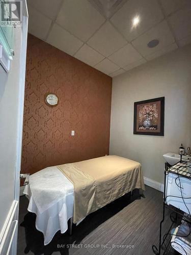 380 Dundas Street E, Oakville, ON 