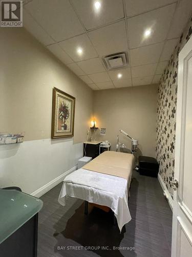 380 Dundas Street E, Oakville, ON 