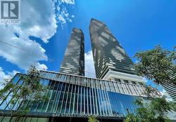 806 - 138 DOWNES STREET Toronto, ON M5E 0E4