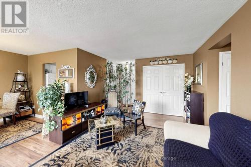 304 - 131 Taunton Road E, Oshawa, ON - Indoor Photo Showing Living Room