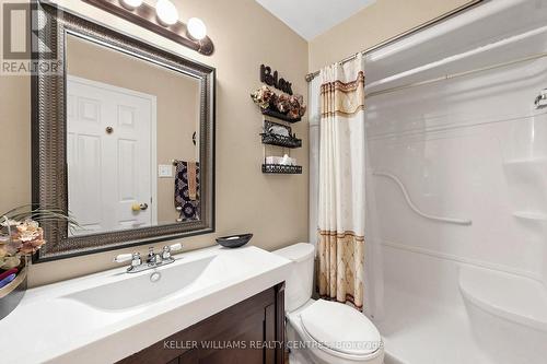 304 - 131 Taunton Road E, Oshawa, ON - Indoor Photo Showing Bathroom