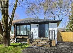 69 MARLIN COURT Newmarket, ON L3Y 2W7