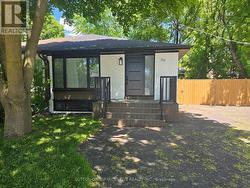 69 MARLIN COURT Newmarket, ON L3Y 2W7