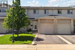 31 - 1675 UPPER GAGE AVENUE  Hamilton, ON L8W 3R8