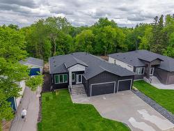 731 Elmhurst Road  Winnipeg, MB R3R 0V3