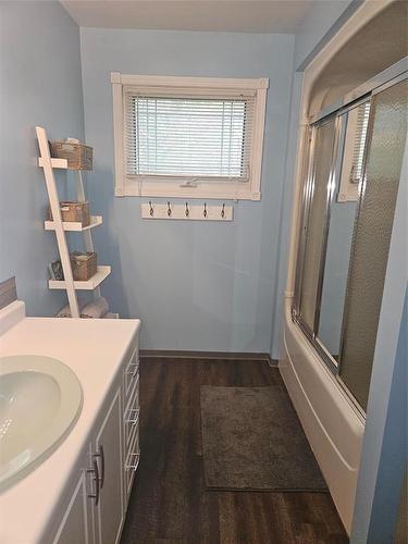 Main Bathroom - 6 Canoba Crescent, Gimli Rm, MB 