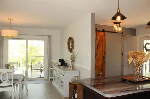 Open concept makes entertaining a breeze... - 7 Dalvik Road, Gimli Rm, MB 