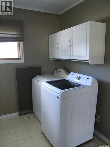325 3Rd Avenue E, Leader, SK 