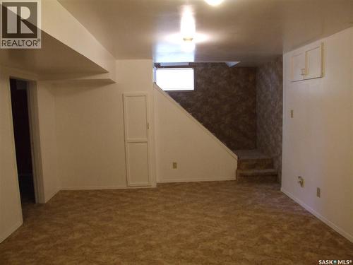 325 3Rd Avenue E, Leader, SK 