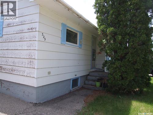 325 3Rd Avenue E, Leader, SK 