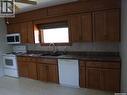 325 3Rd Avenue E, Leader, SK 
