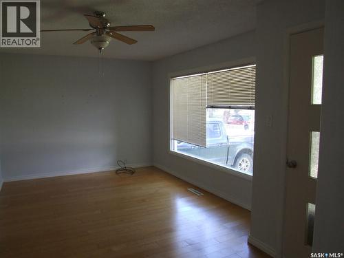 325 3Rd Avenue E, Leader, SK 