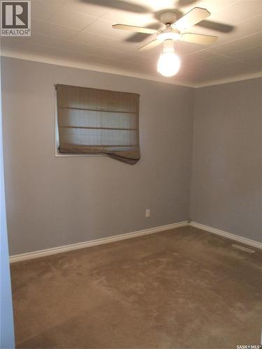 325 3Rd Avenue E, Leader, SK 
