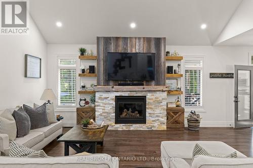 49 Sydenham Trail W, Clearview, ON 