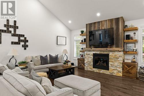 49 Sydenham Trail W, Clearview, ON 