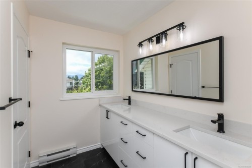 2112 Stellar Crt, Comox, BC 