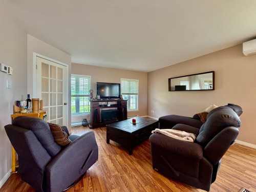 Salon - 213 Route Du Canton, Brownsburg-Chatham, QC - Indoor Photo Showing Living Room