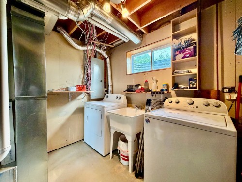 Salle de lavage - 213 Route Du Canton, Brownsburg-Chatham, QC - Indoor Photo Showing Laundry Room