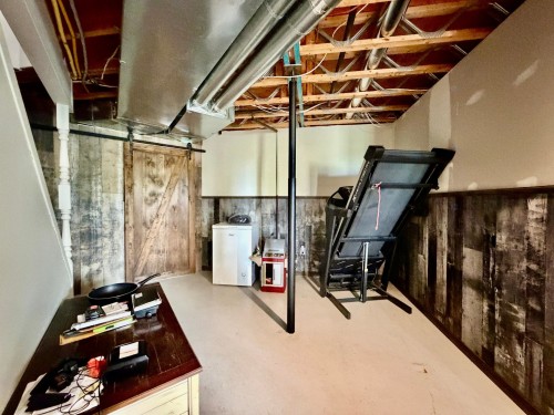 Rangement - 213 Route Du Canton, Brownsburg-Chatham, QC - Indoor Photo Showing Basement