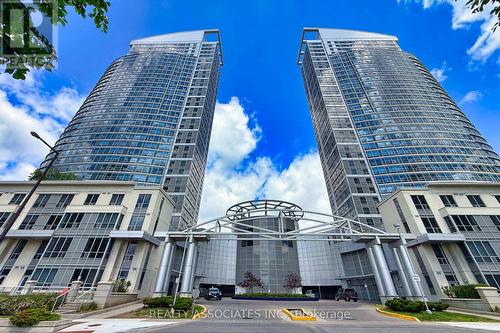 2501 - 36 LEE CENTRE DRIVE  Toronto, ON M1H 3K2