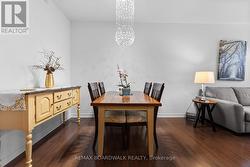 Lots of space for a dining area - 