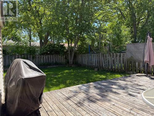 Upper - 27 Nottingham Court, Welland (N. Welland), ON 