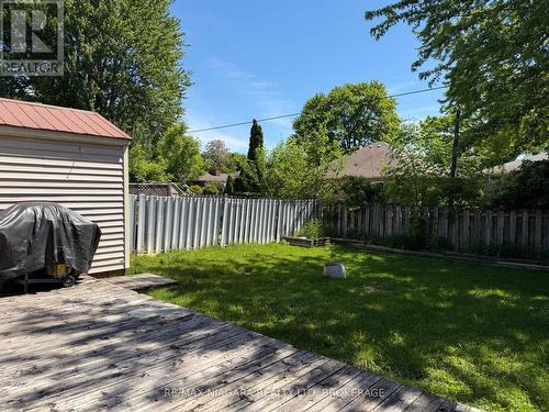 Upper - 27 Nottingham Court, Welland (N. Welland), ON 