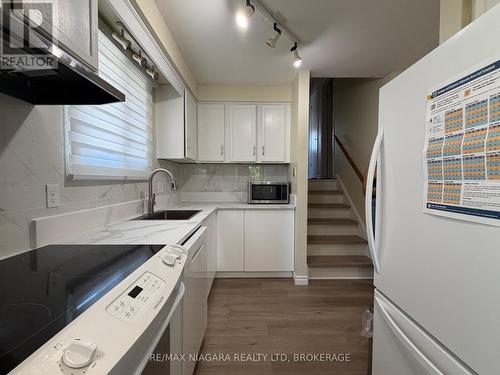 Upper - 27 Nottingham Court, Welland (N. Welland), ON 