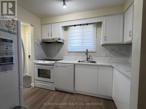 Upper - 27 Nottingham Court, Welland (N. Welland), ON 