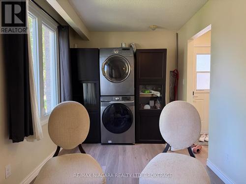 Upper - 27 Nottingham Court, Welland (N. Welland), ON 