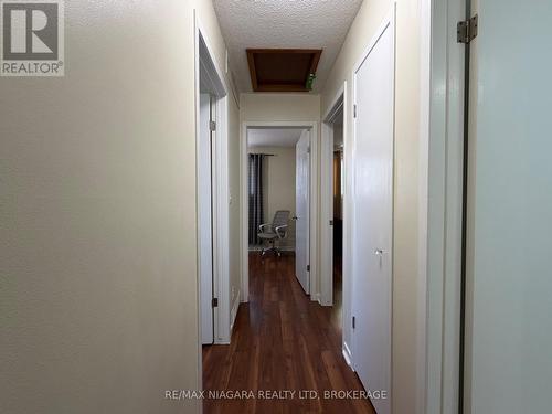 Upper - 27 Nottingham Court, Welland (N. Welland), ON 