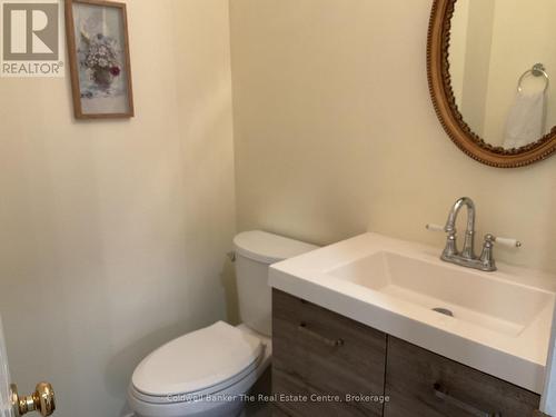 Powder Room - 7 Brandon Crescent, Orillia, ON 
