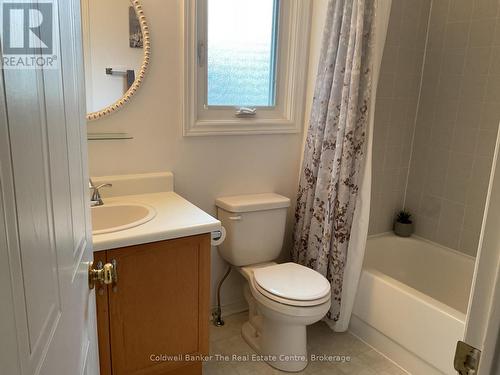 Second Floor Bathroom - 7 Brandon Crescent, Orillia, ON 