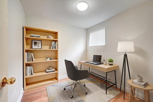 Bureau - 9865 Rue Riverin, Brossard, QC 