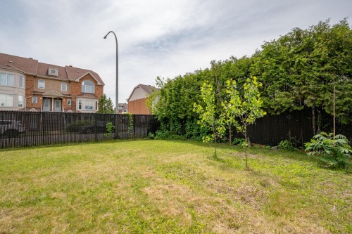Cour - 9865 Rue Riverin, Brossard, QC 