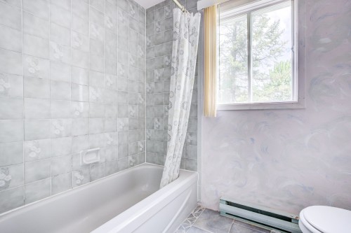 Bathroom - 248 Av. De La Colline, Gatineau (Aylmer), QC 