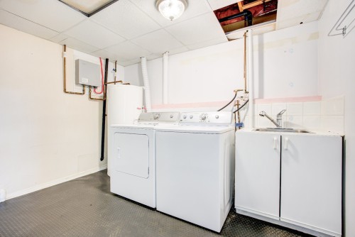 Laundry - 248 Av. De La Colline, Gatineau (Aylmer), QC 