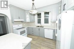81 FLORENCE AVENUE  Kitchener, ON N2A 2K9