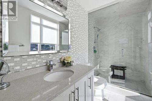 2 Concord Place, Grimsby, ON 