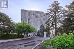 1604 - 133 TORRESDALE AVENUE Toronto, ON M2R 3T2