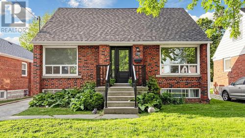 26 INNISMORE CRESCENT E  Toronto, ON M1R 1C7